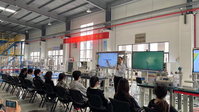 电子级精细化工产品金属离子控制：标准解析与重要性